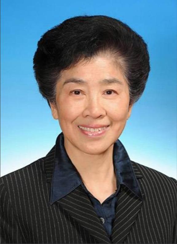 81岁女院士在央视节目上“出尽洋相”，然而当主持人捡起地上的神秘物质时，脸上的泪