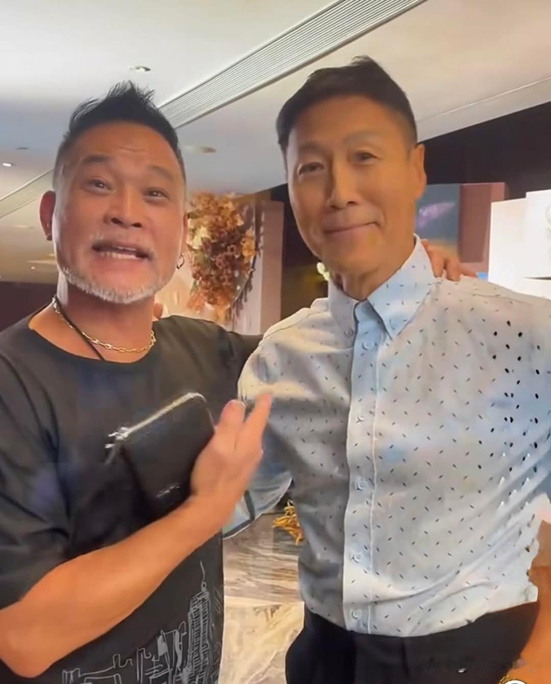 两人曾一同出演《破坏之王》😂