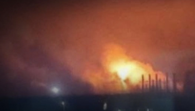 耗死恶熊绝不手软！乌袭击俄军训练场60名俄军死伤，同时袭击了俄一座大型军工化工厂