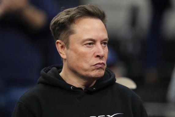世界首富马斯克再次抛出震撼预言，他说：“真正的危机已经到来！当AI接管一切，人类