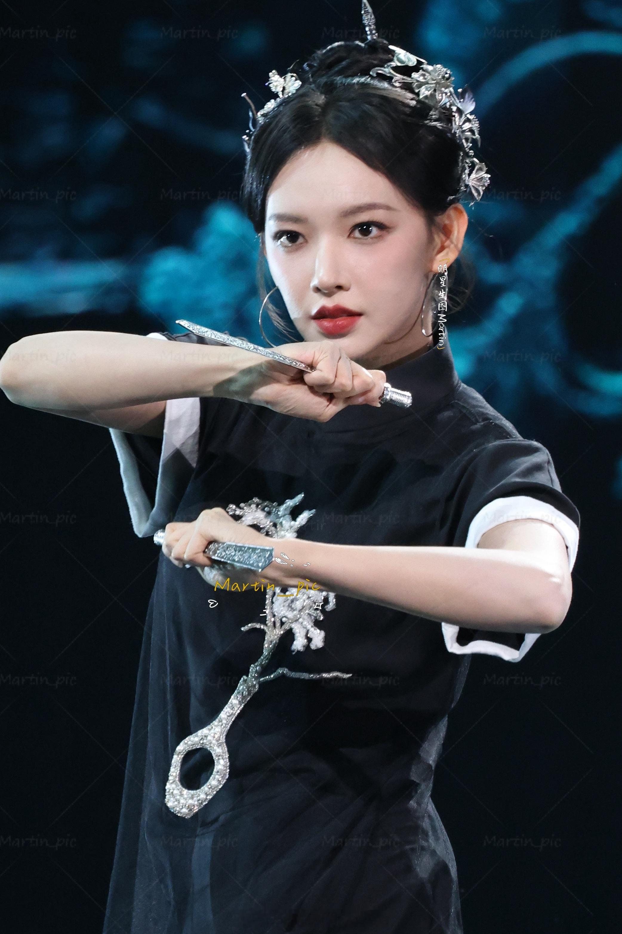 程潇 程潇华彩传承晚会生图潇潇真的和女侠适配度太高了，眼神鲨程潇三条簪造型好飒 