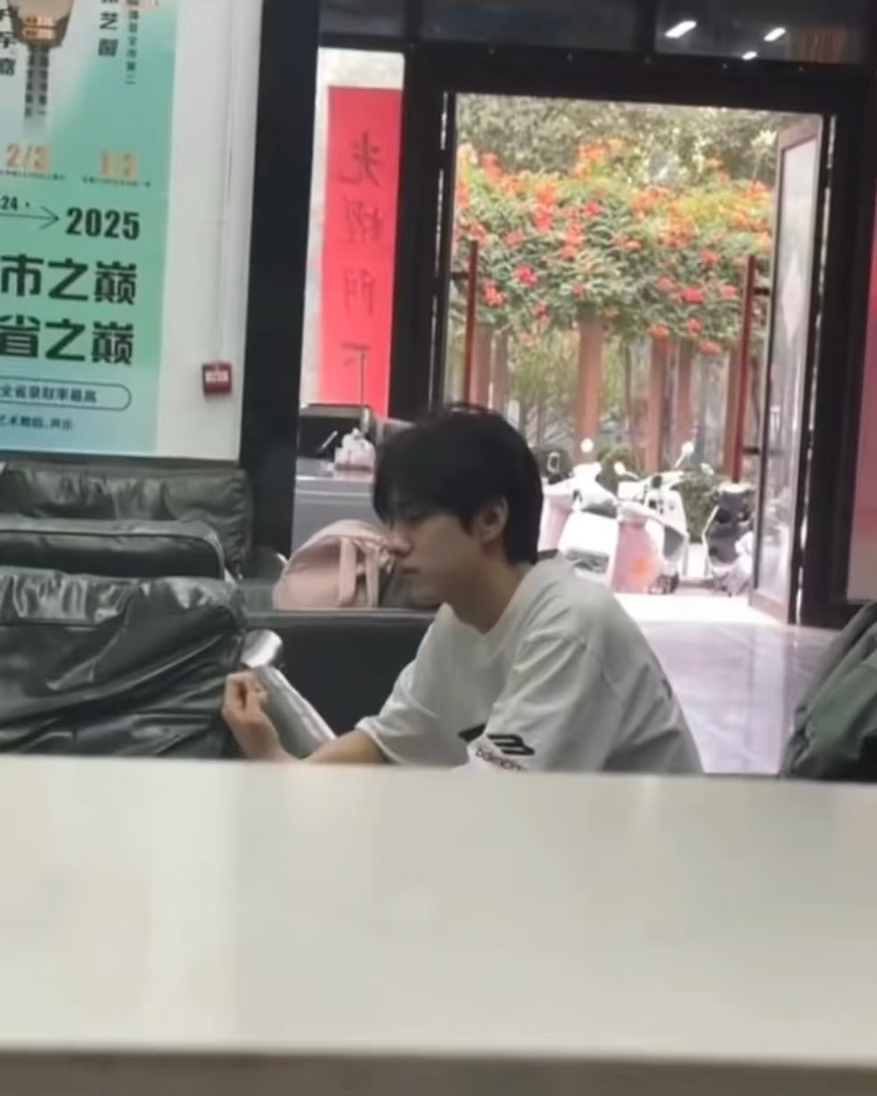 这个小刘铮怎么随时随地有没见过的萌稿 