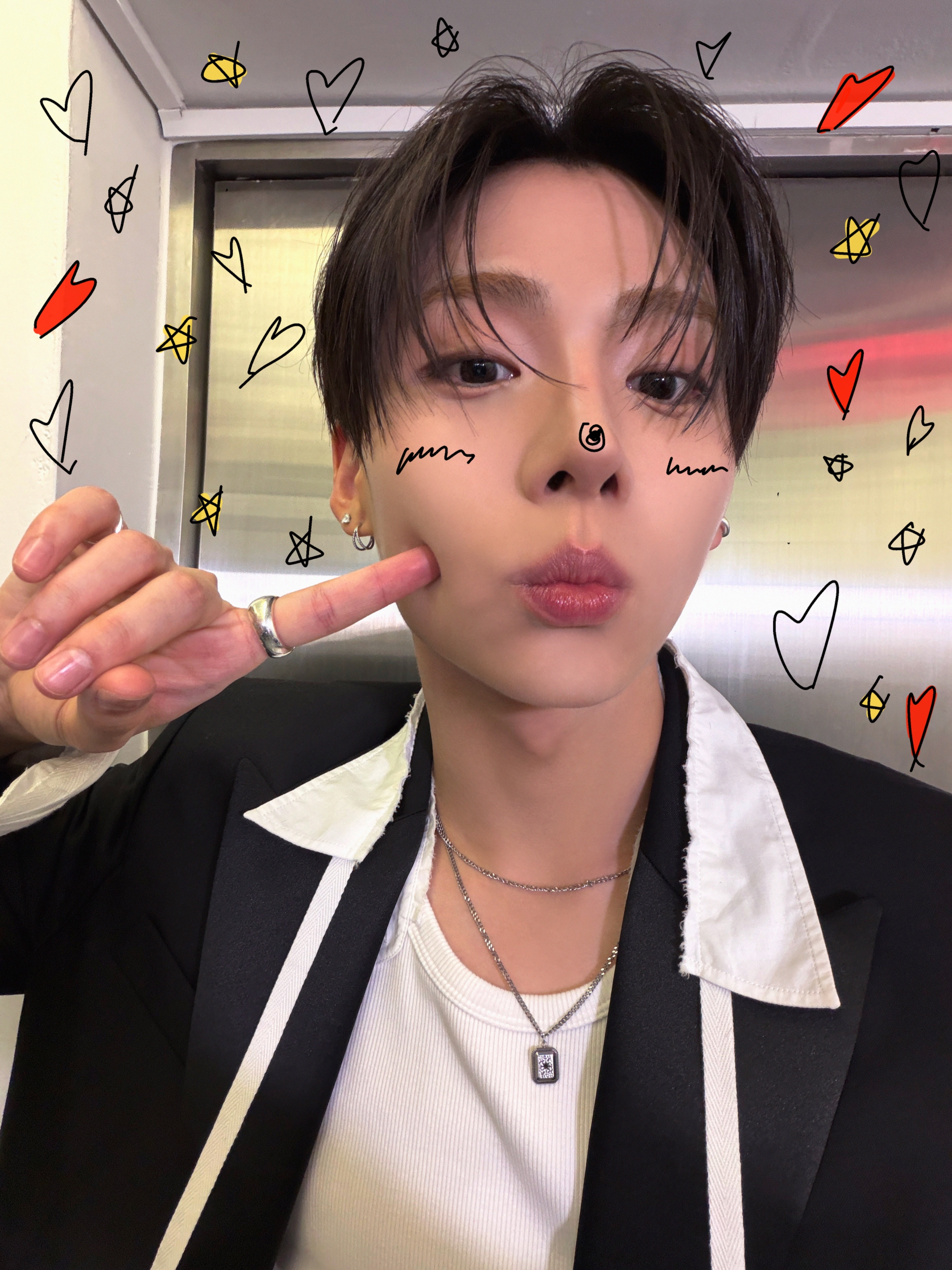 ALD1官推更新金虔佑、李相沅自拍照 ​​​