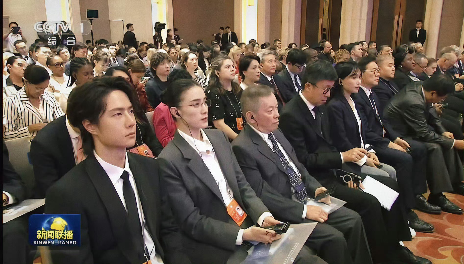 翻到去年今天我又笑的好开心，没有什么比正主有出息更让粉丝骄傲的了😄