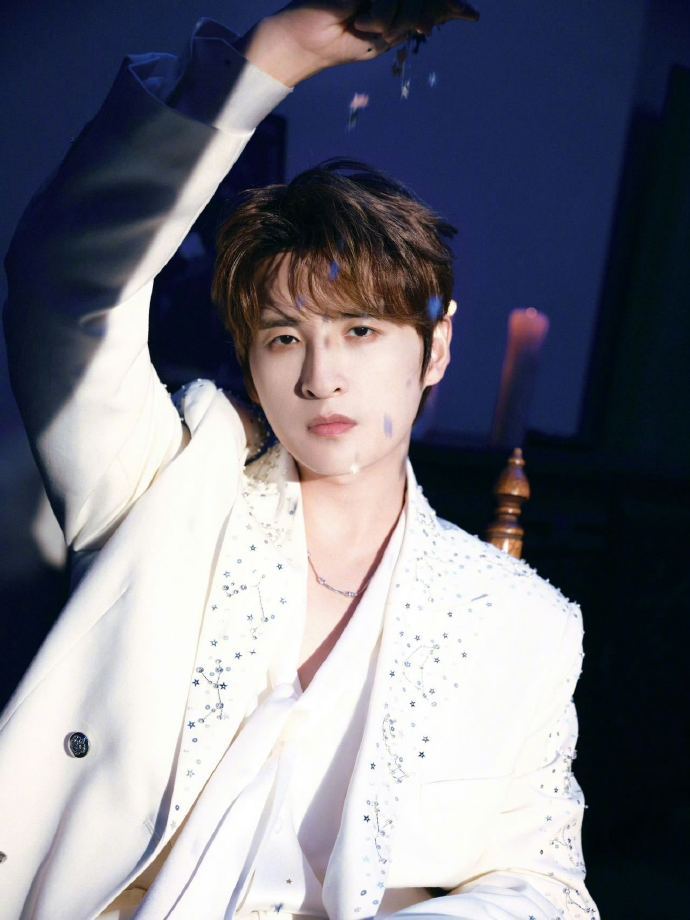 张远太湖湾重磅开场五一假期必追舞台！张远太湖湾重磅开场，首位登场自带热度。爆曲一