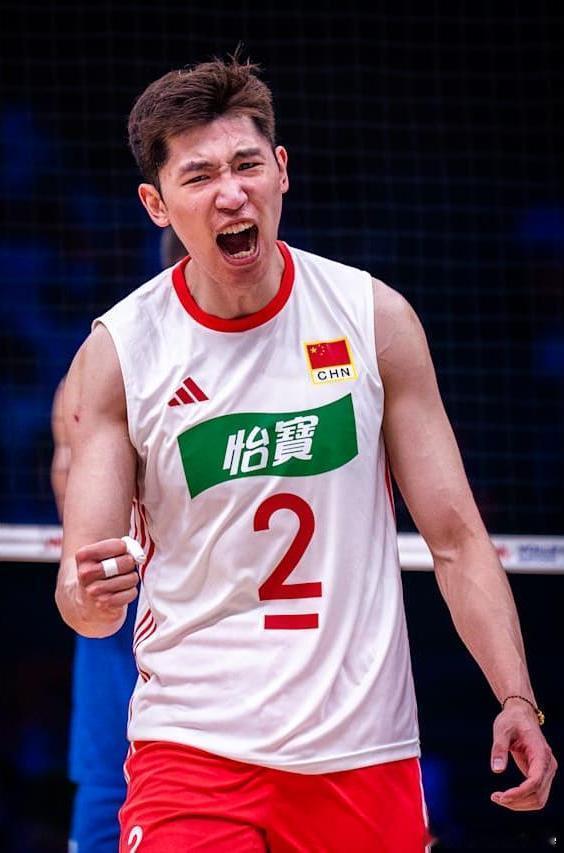 中国男排3比0塞尔维亚队中国男排获世联赛首胜 💥 川哥关键分的几记重扣，像电流