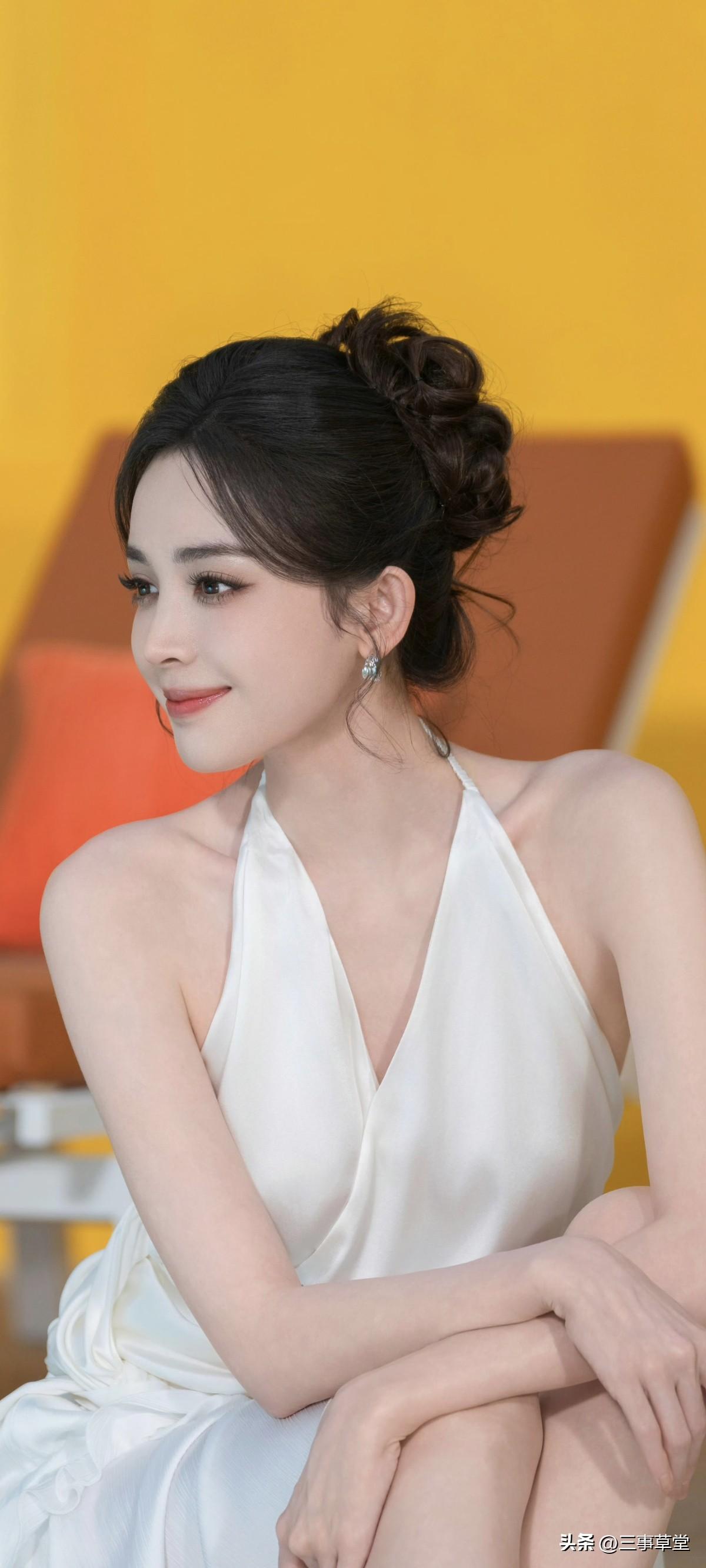 阳光、泳池和白裙，提前过个夏天！！！