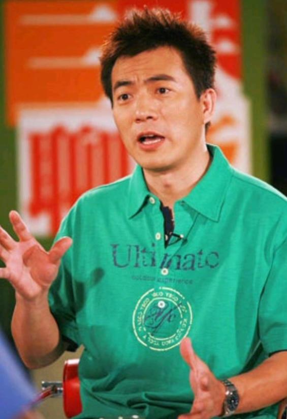 2006年，孙颖刚做完乳腺癌手术，黄健翔就提出离婚：“我们不再相爱”。她泪流满面