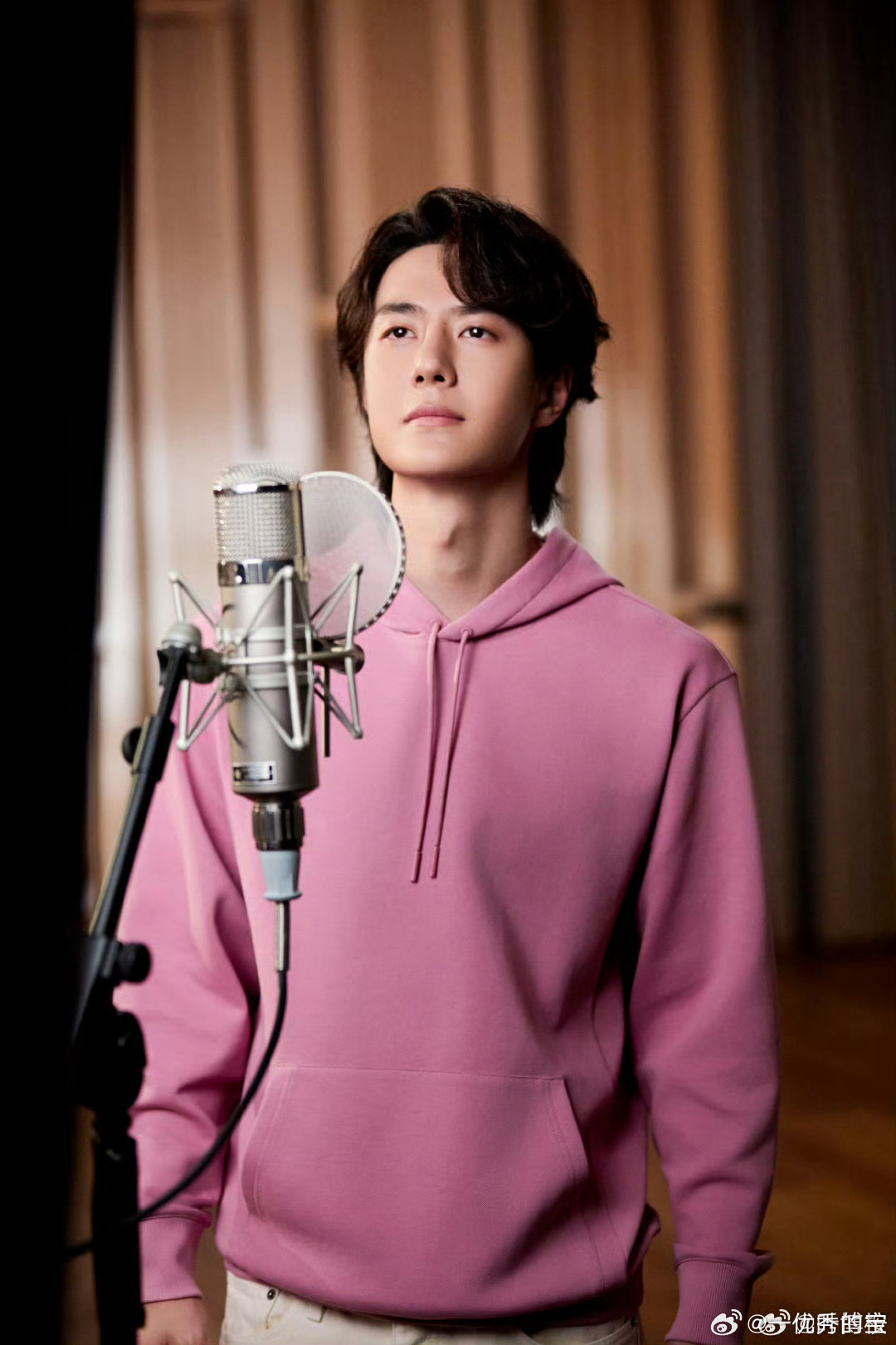 来一波粉色的回忆吧！长大了，帅得不一样了呢！王一博一直好好看哦！王一博 ​​​