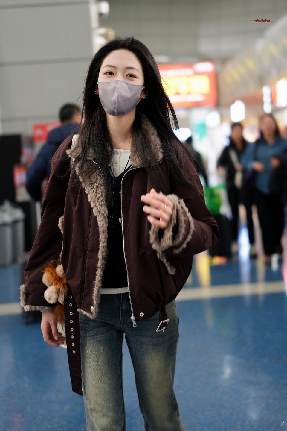 向涵之听到粉丝要结婚的反应 被向涵之的五连问笑到跺脚！粉丝求新婚祝福，她句句追问