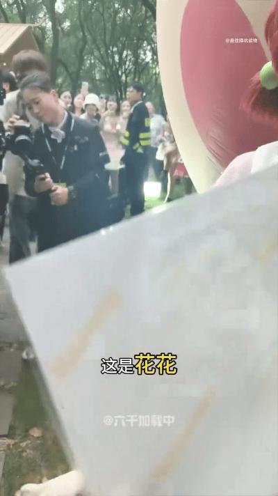 华晨宇[超话]华晨宇成悟空诱捕神器救命！悟空居然也是华晨宇粉丝？拿着签名就能捉到