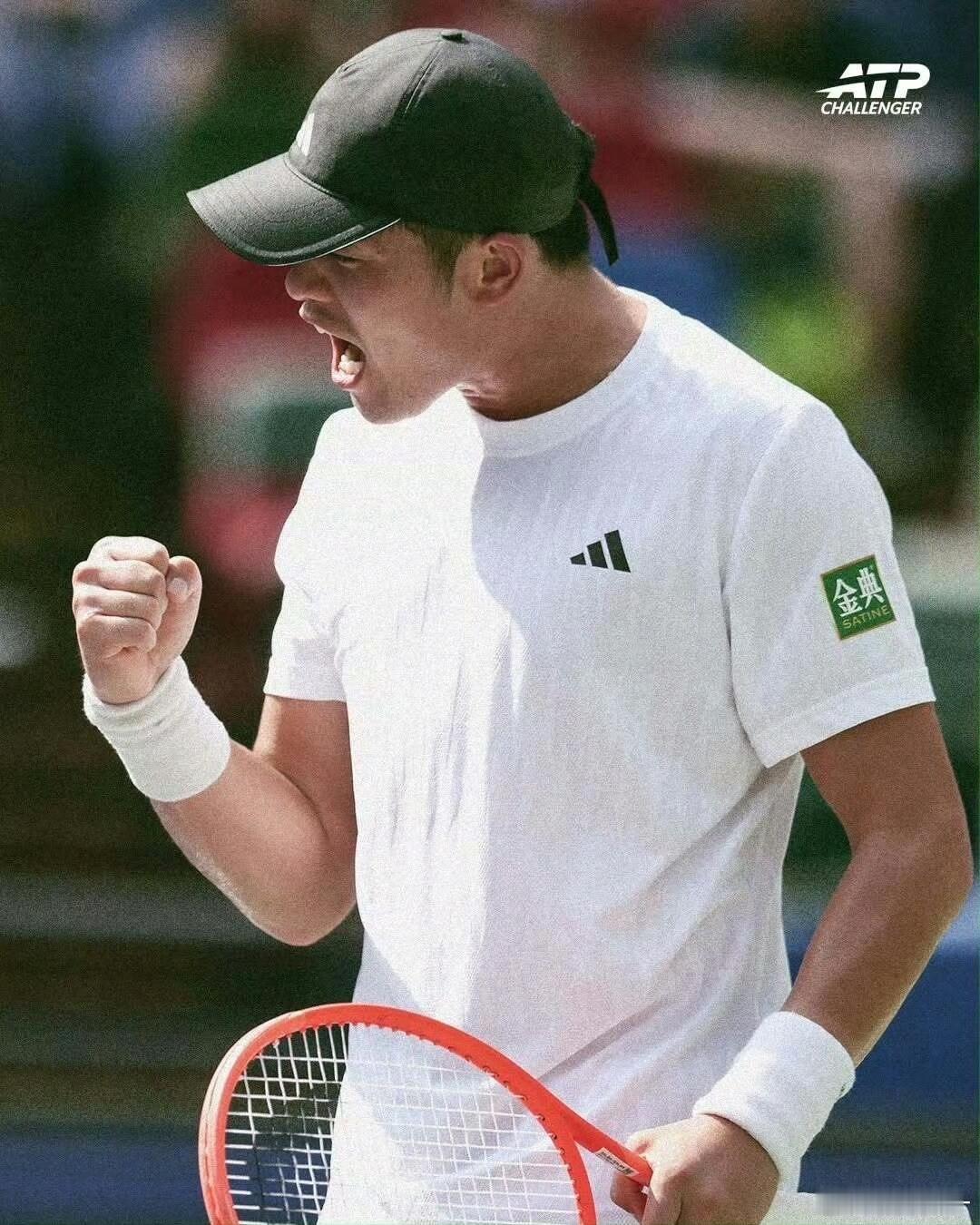 萨拉索塔CH75男单1/4决赛，头号种子吴易昺以6-4/7-6(4) 力克巴西红