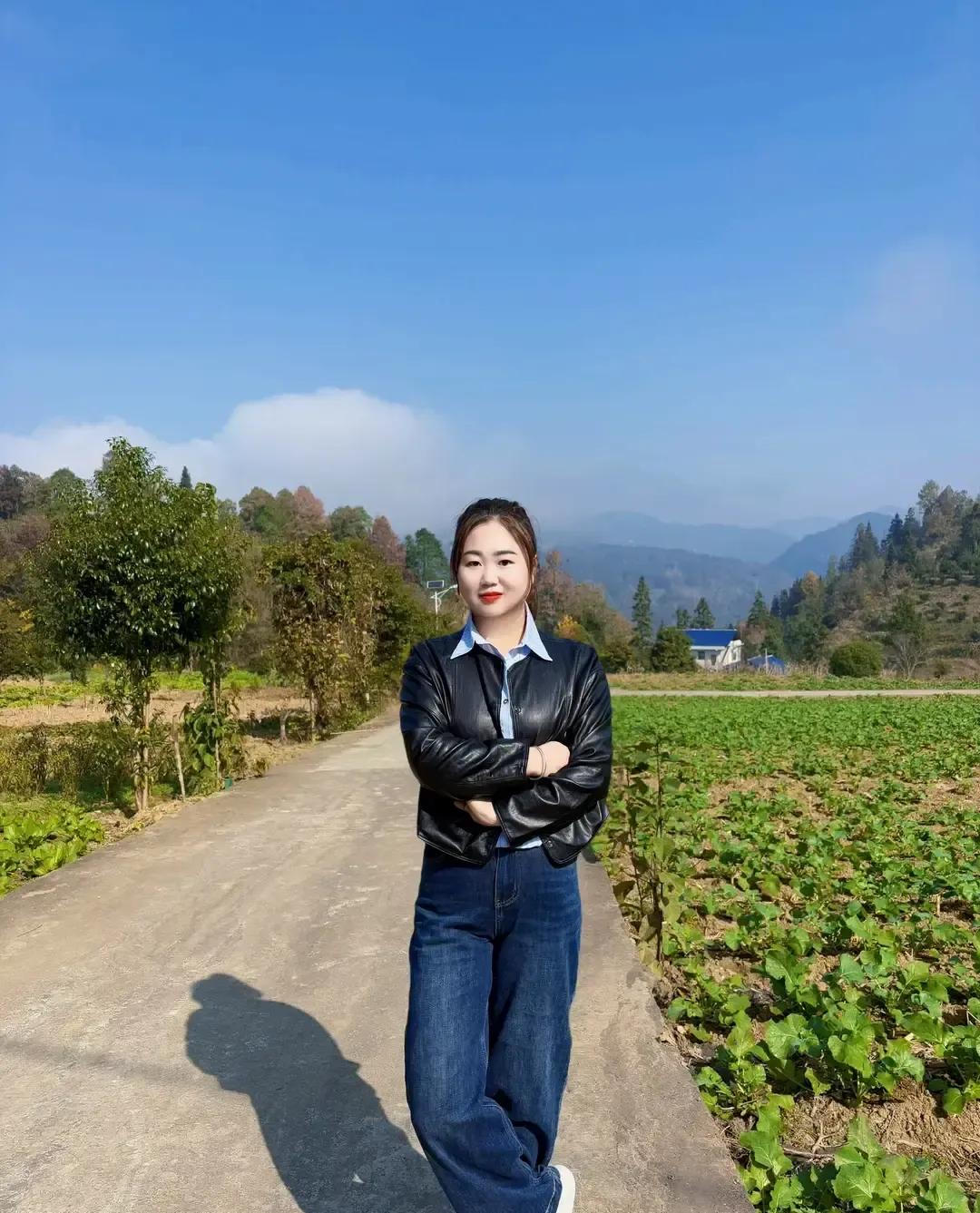 刷十条短视频八条都在烧灰，一寸相思一寸灰，燃尽相思寸寸灰，配上慢镜头和下雨的屋檐