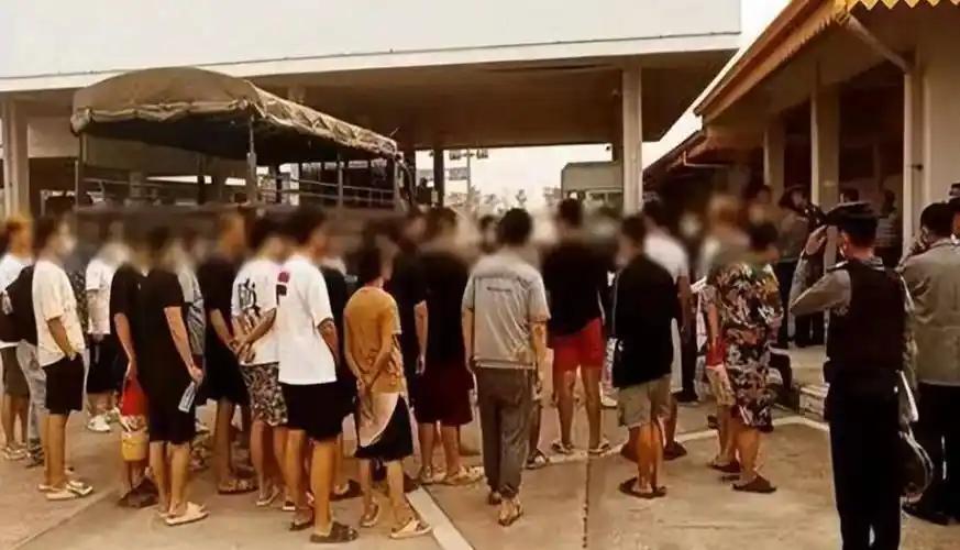 泰国真是烂到根里了！国家预警都喊破音了，偏偏还有不少人排队往“火坑”里跳。
 