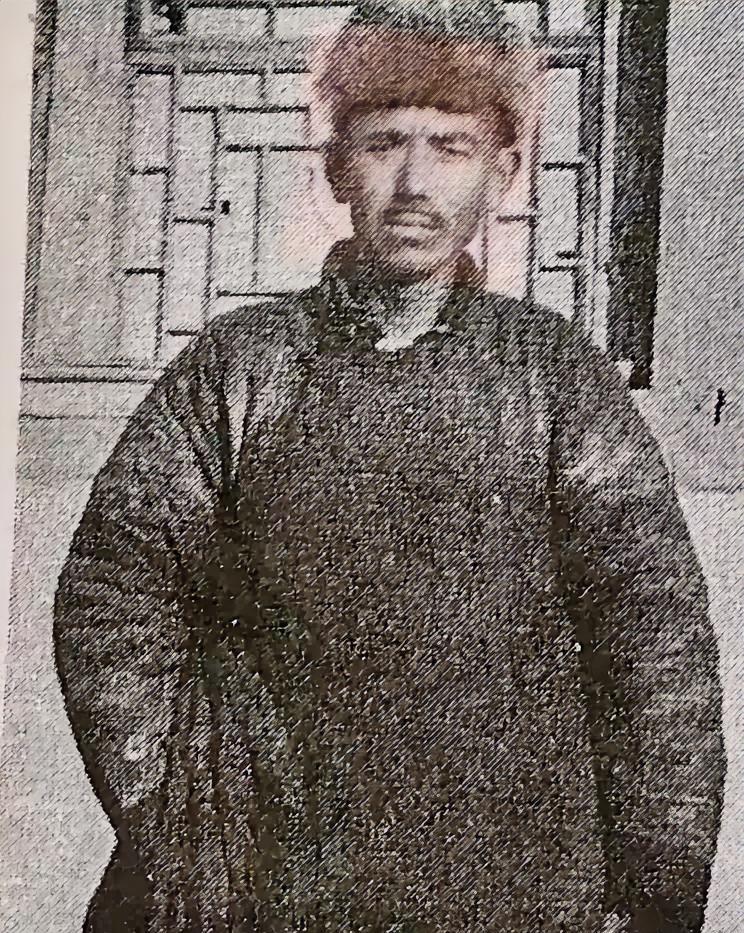 1938年，警卫员石景文为2000大洋出卖赵庆吉，致使其落入日军之手。面对威逼利