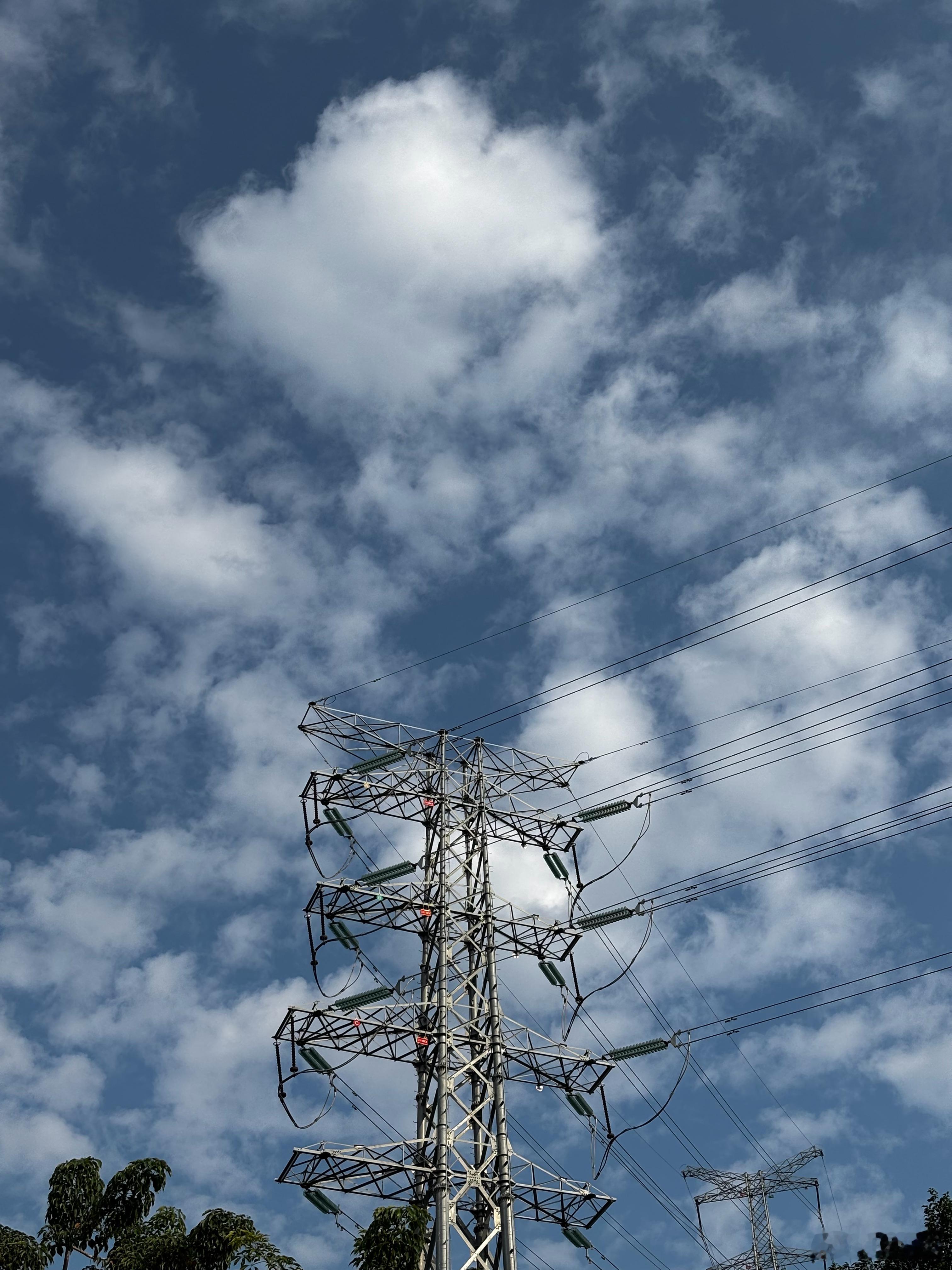 古二和《繁花》剧组的署名纠纷，说到底是个职场老问题：你的付出，公司认不认。古二拿