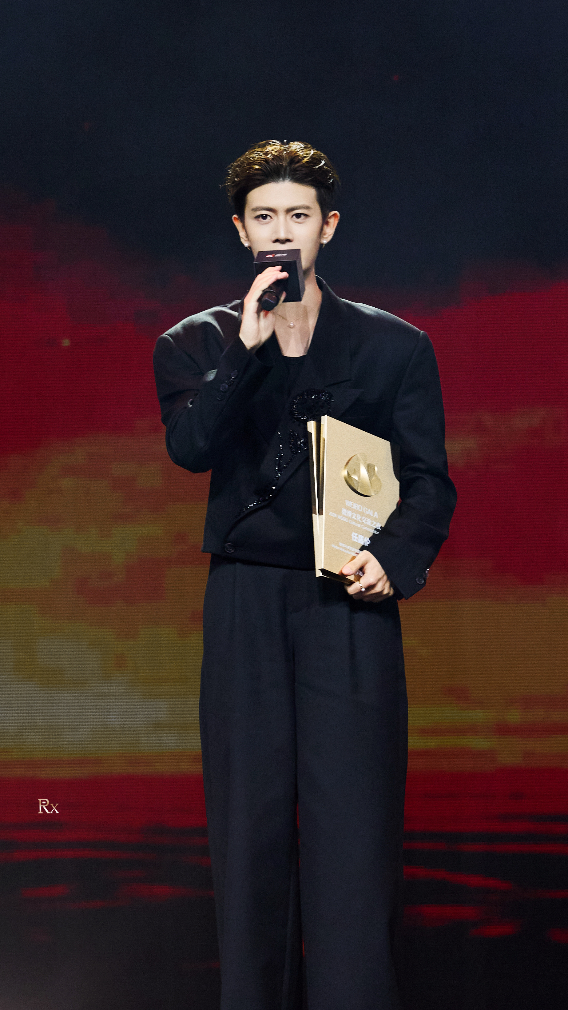任嘉伦  任嘉伦海外人气开门红恭喜「微博马来西亚年度最具影响力全能艺人」🏆「微