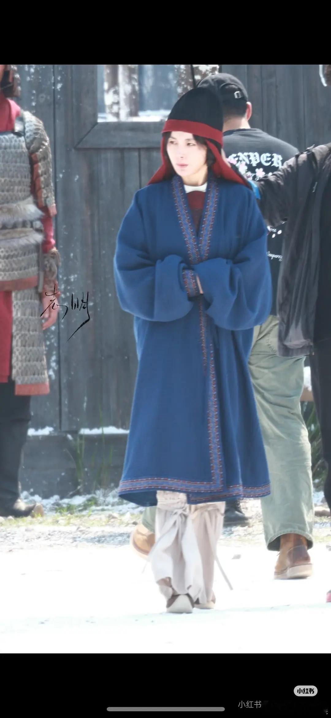 杨幂路透全身照，这就是经过广d学习的仪态？ 