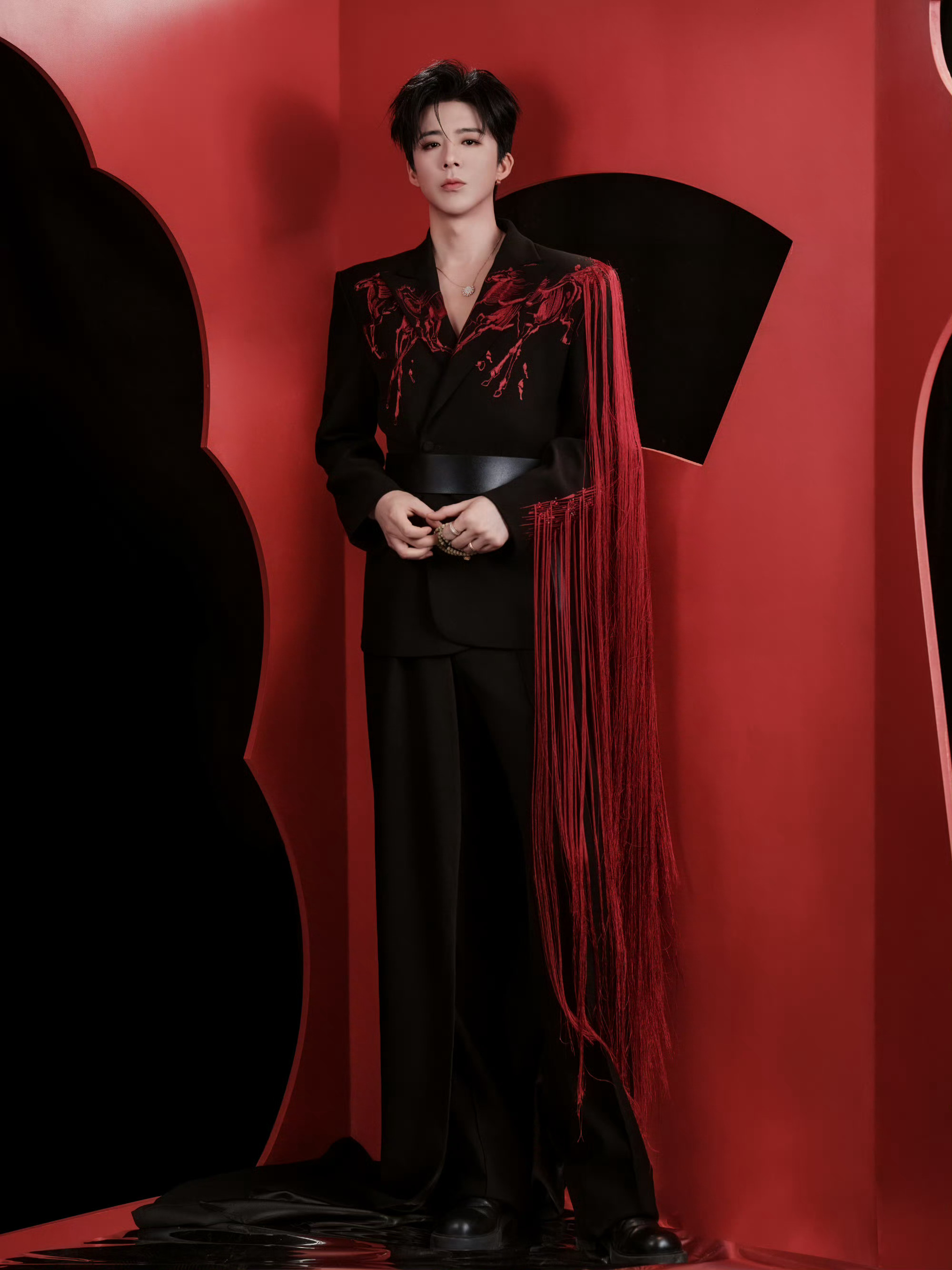 刘宇宁每次的穿搭都会带来惊喜，无与伦比的好看～太帅了！！[鼓掌][鼓掌] ​​​