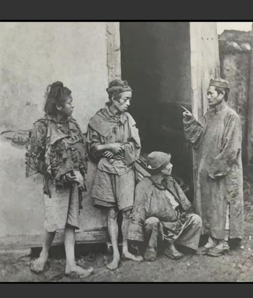 难怪小时候，长辈们碰面打招呼，总爱问“吃了没有”。

明末之际，旱灾、蝗灾频发，