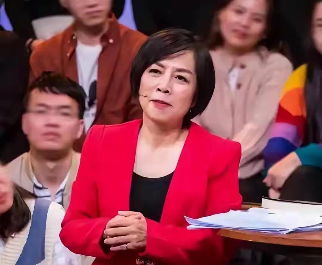 日前，岛内政治局势上，知名媒体人黄智贤连续两天语出惊人，一点儿都不装了。

先是