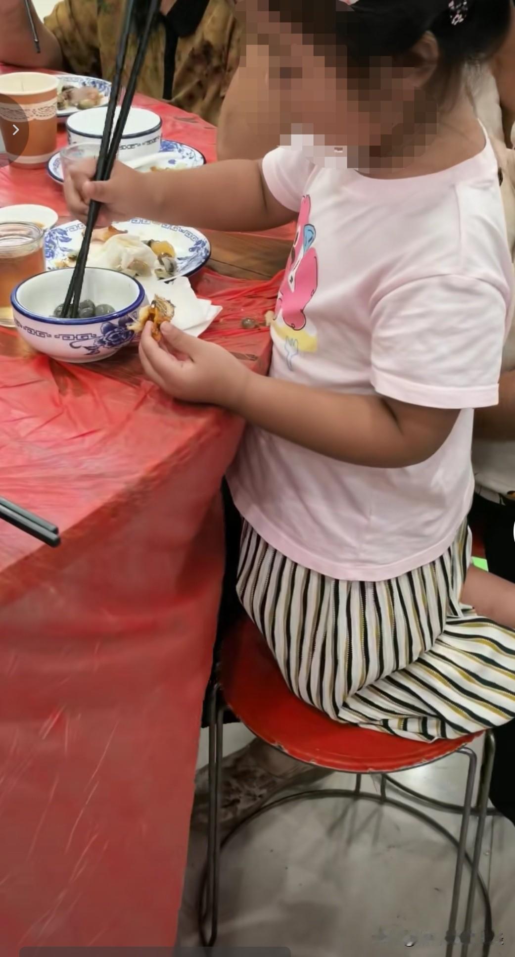 以前南通孩子的几项“吃饭必备技能”：①基本：会剔小黄鱼、带鱼、鲳鳊鱼；②中等：快