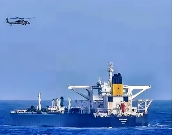 美军拦截了中国驶向伊朗的船只！最让人担心的一天还是来了！自从美国宣布封锁霍尔木兹