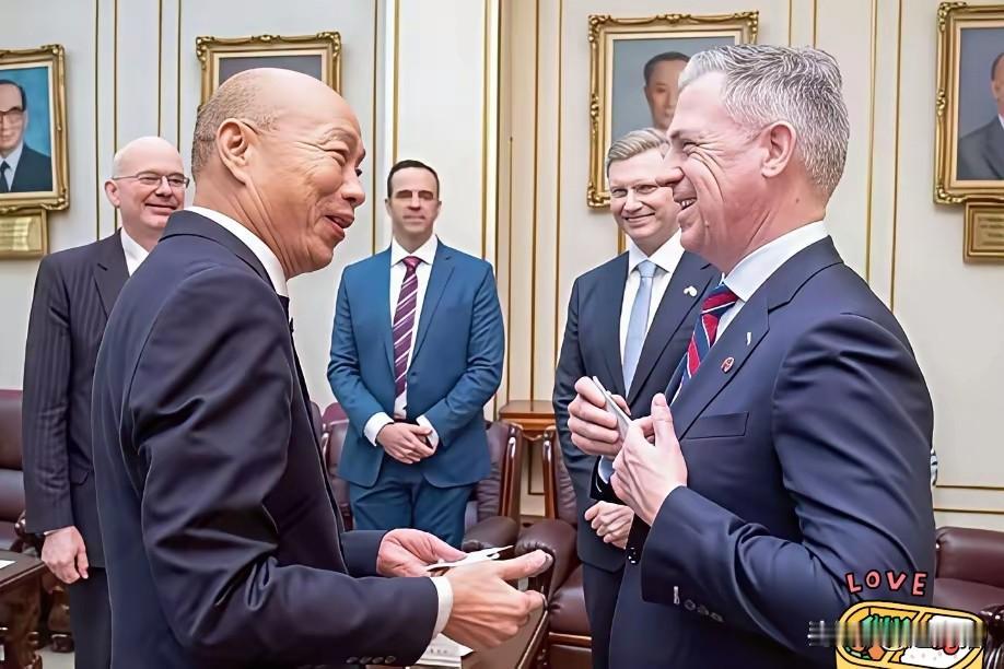 一边访陆求和平，一边抱美推军购，国民党这出戏太难看！
 
国民党主席郑丽文来大陆