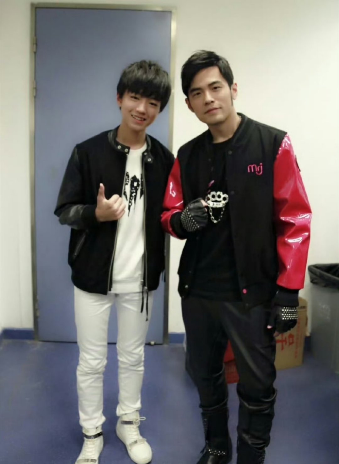 周杰伦晒与王俊凯合照真好，两兄弟又一起吃饭了。俊凯这次去好开心啊