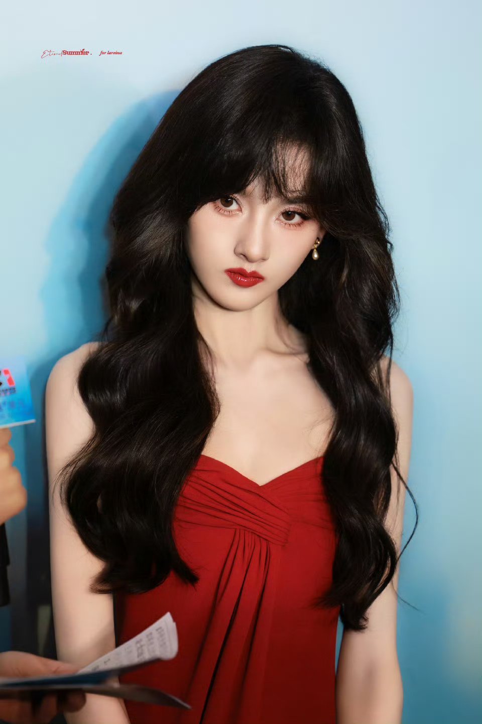 宋祖儿脸也太小了完全港风美女来着 