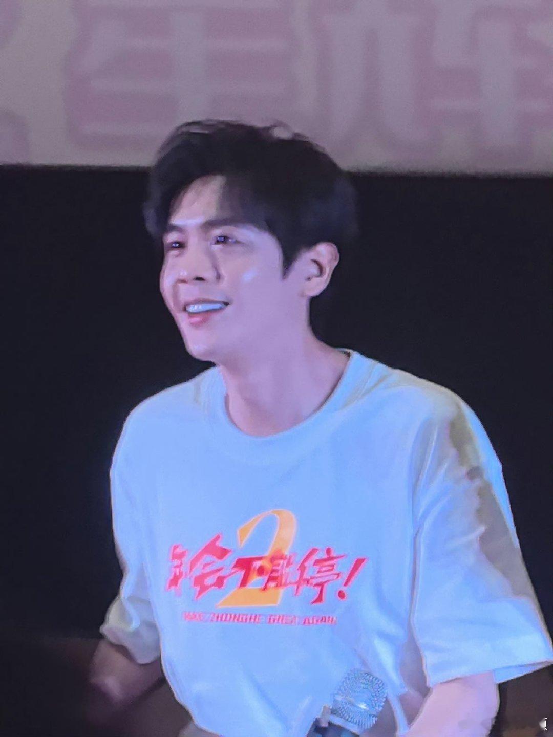 张若昀青岛路演状态 年会不能停2青岛路演顺利碰面！张若昀状态真的很不错，现场和影