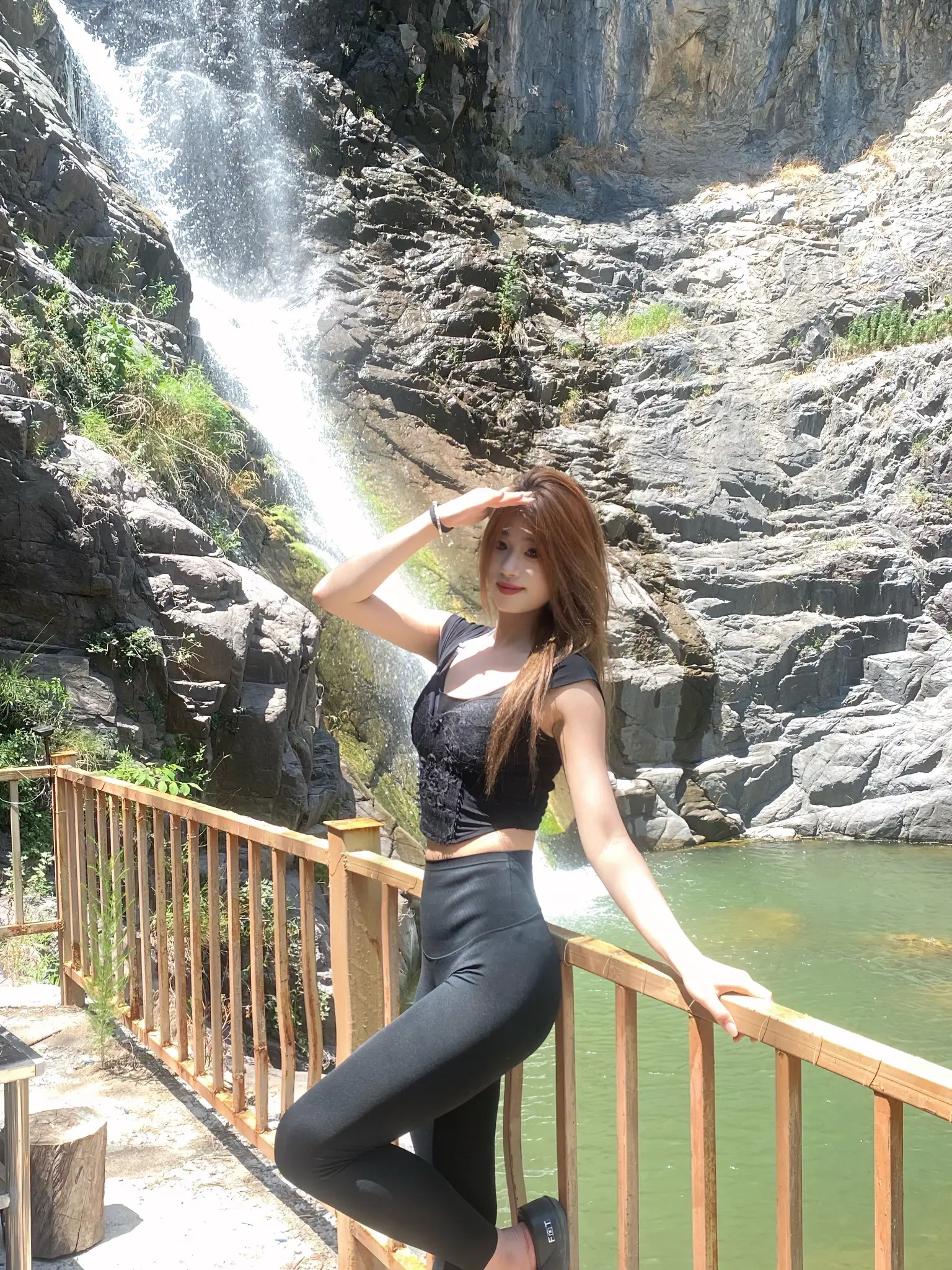夏天就是要和好朋友一起去龙泉大峡谷漂流 甜美上衣女