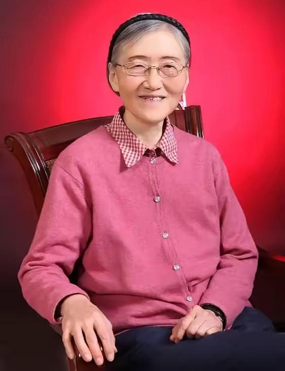 看了《沉默的荣耀》，
才懂吴石将军牺牲后，
他女儿吴兰成在上海的日子有多难。
在