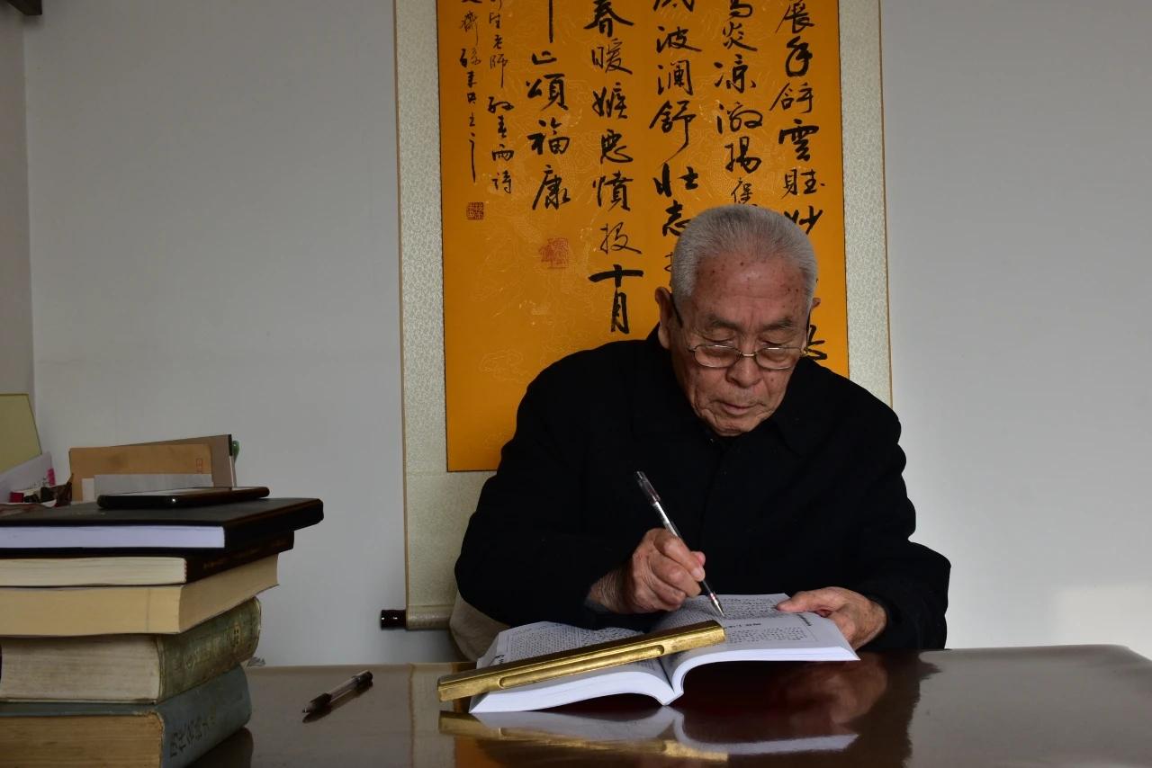 康若望，1939年出生，巩义市康沟村康氏二十世人，巩义二中退休教师。中...