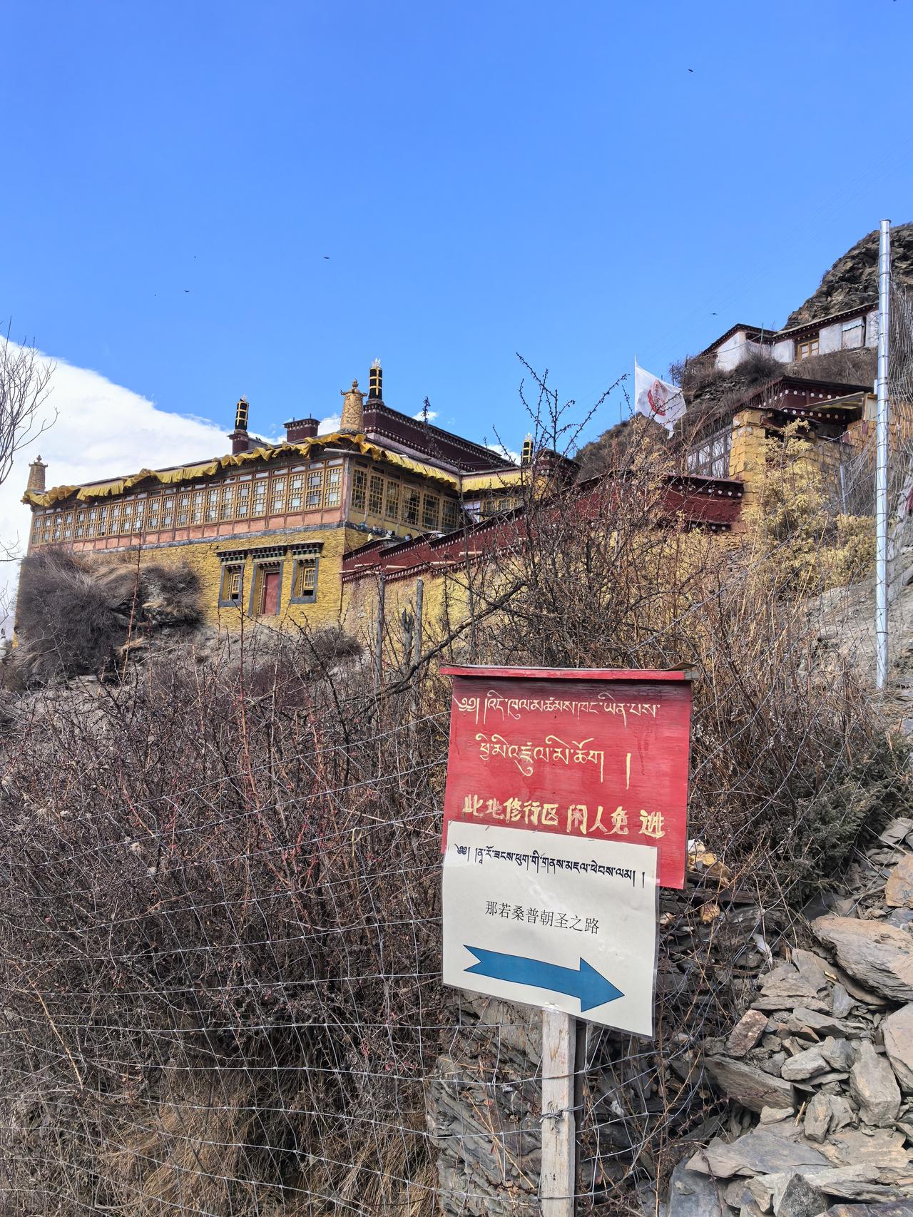 西藏库拉岗日徒步，除了看雪山和措，一定要额外增加一个寺庙之旅。
目前火热的库拉岗