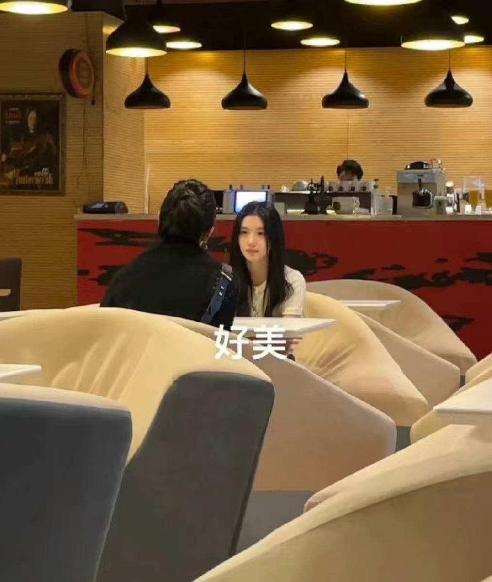 刘浩存纯素颜去见老师，模样好乖好漂亮 