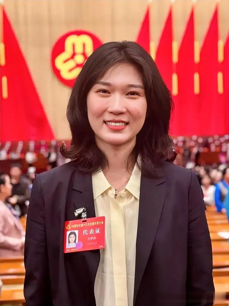 王梦洁
1995年11月出生于山东济南，身高173cm，中国女排主力自由人，20