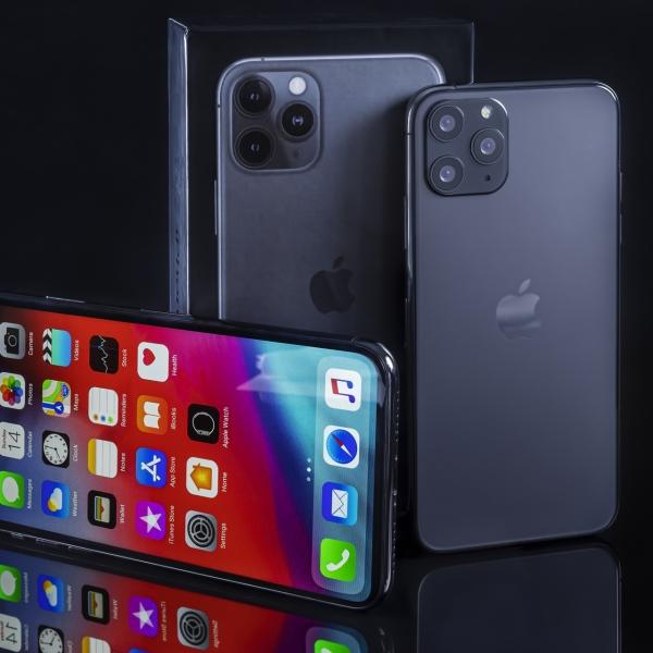 女子换新手机遭遇“霸王条款”！苹果16Pro Max变“二手”，退钱难上加难，怒