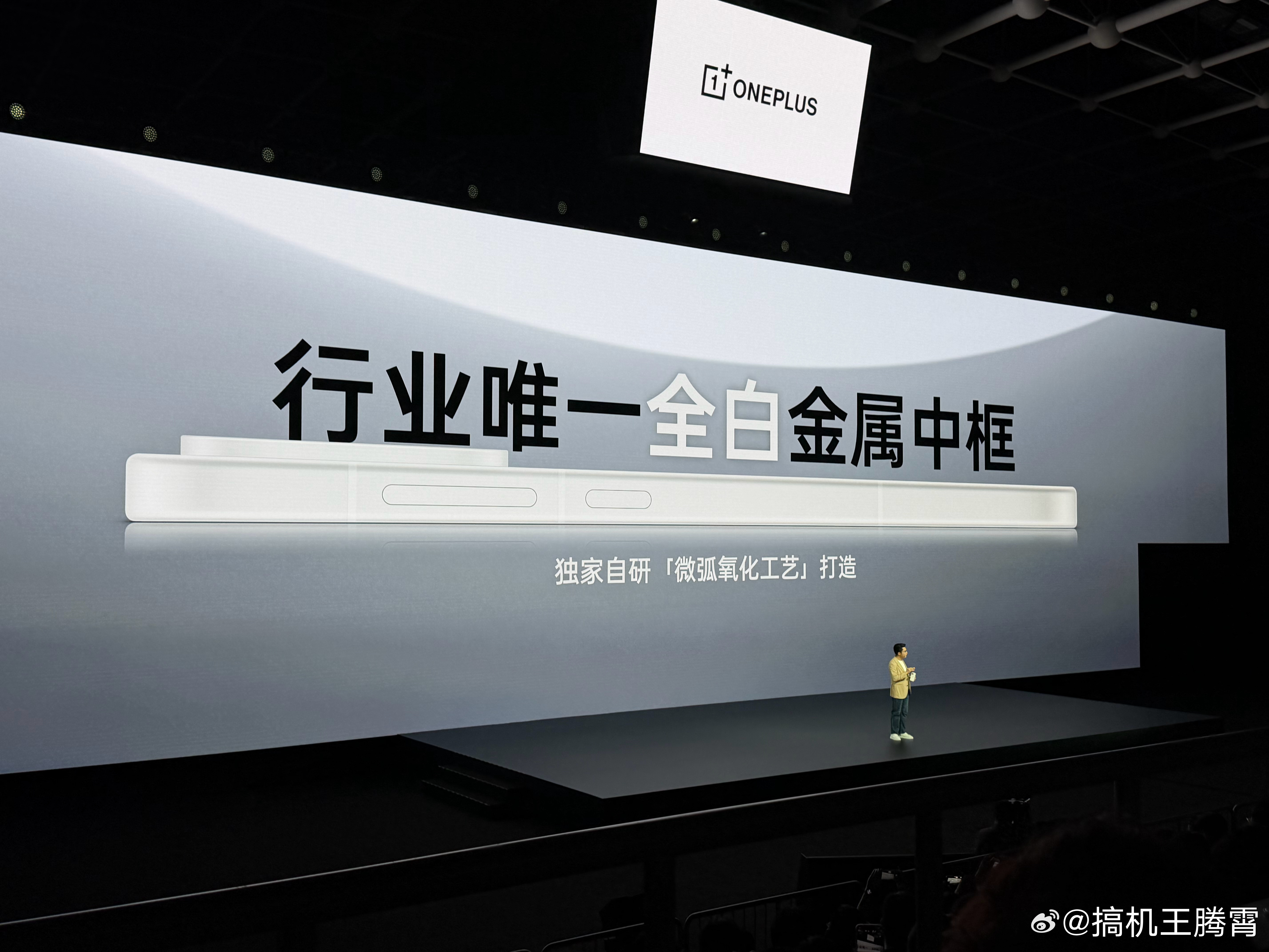 一加15T这个白色真的强推，相当好看，机身、中框、镜组Deco全白色，总的治愈白