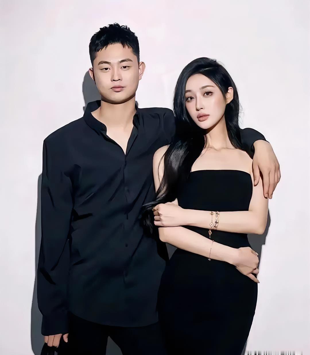 婚离了，证领了，但前妻每晚还睡在主卧。
巴扎黑昨晚直播，突然冲镜头外喊了句：“可