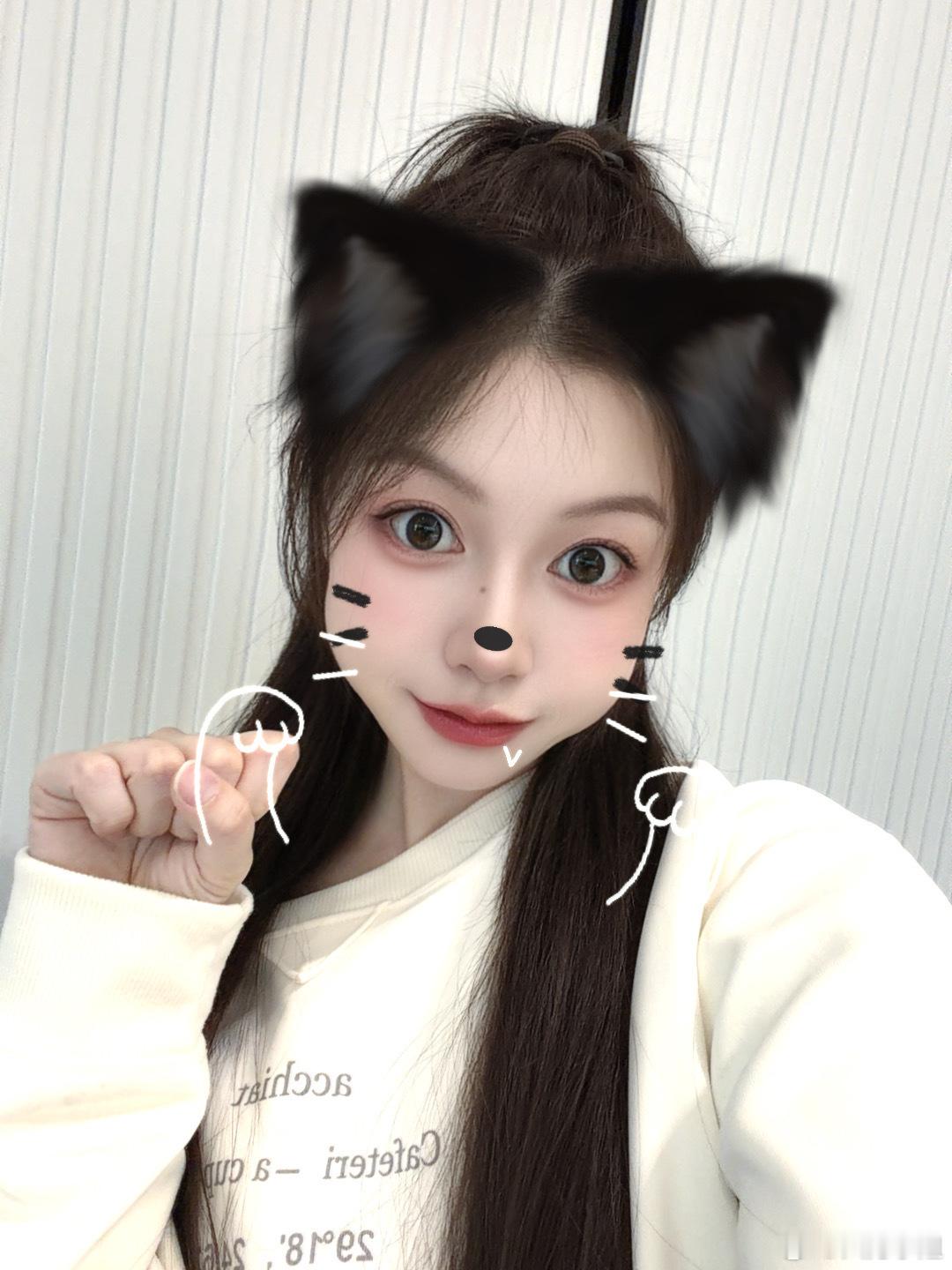 早吖！！！喔不~应该是午安了hh睁眼就是工作的一天又开始啦 