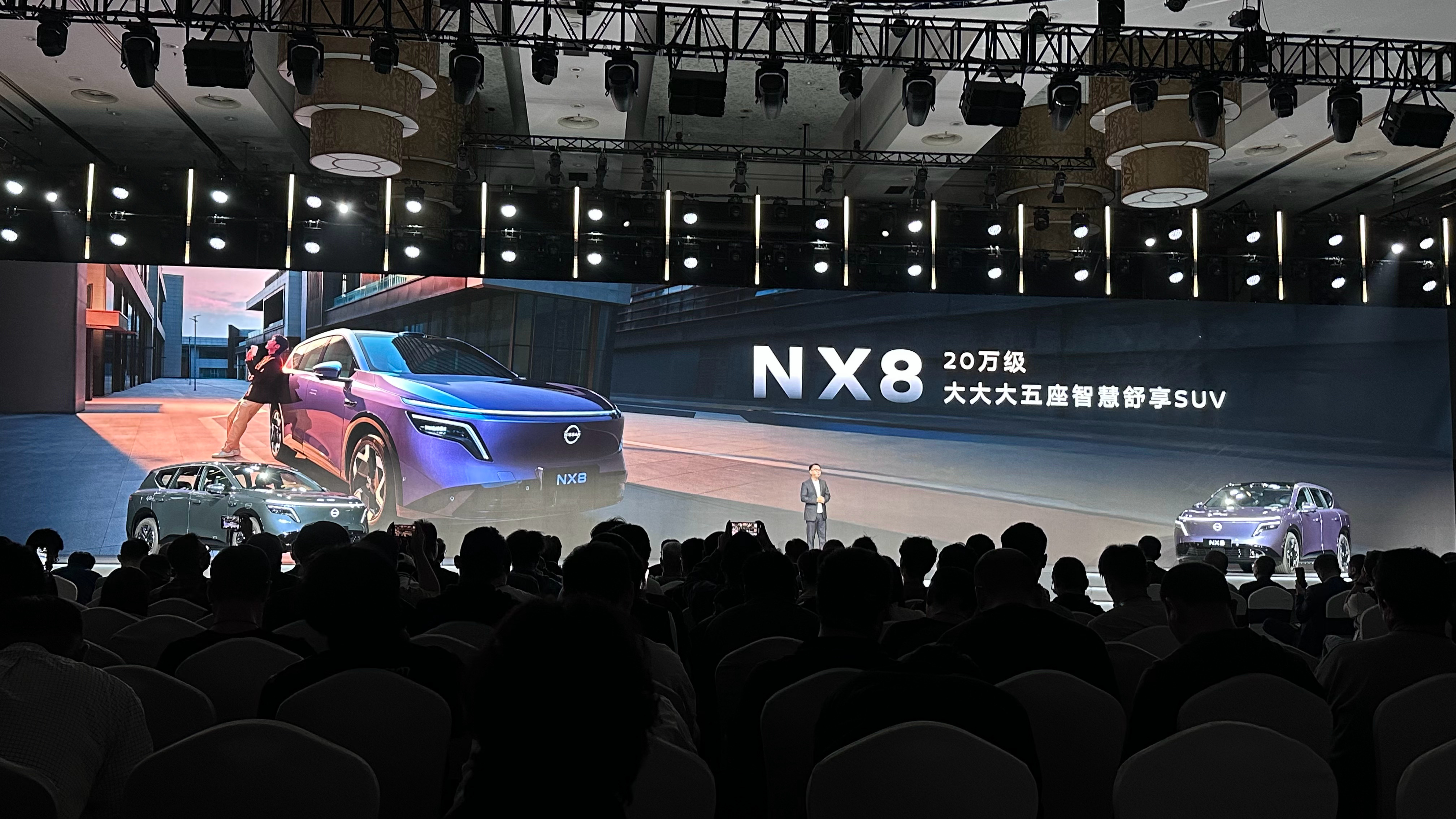 东风日产大大大牌这回玩大了东风日产NX8正式开启预售，我在现场可体验实车了，这款