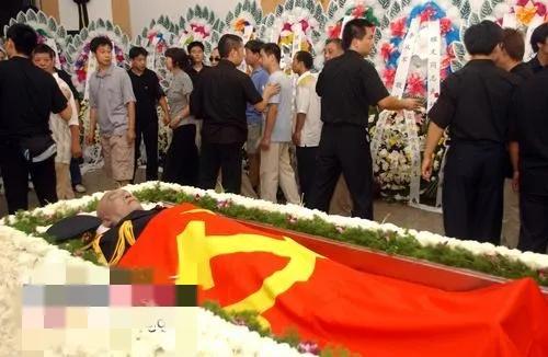 2007年，侯耀文一张罕见的遗容，就在几天前，他因突发心源性心脏病，于北京昌平区