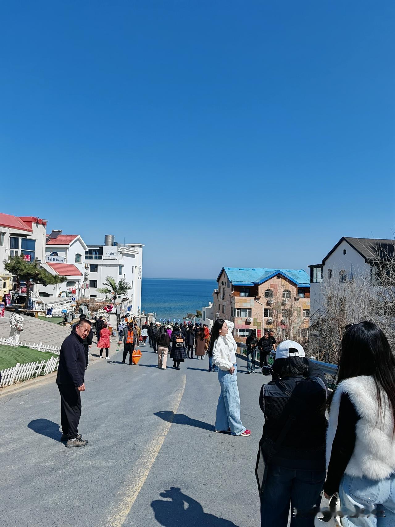 火炬八街揽客拍照的人实在太多，极大地影响了游客的旅行体验！
火炬八街作为威海知名