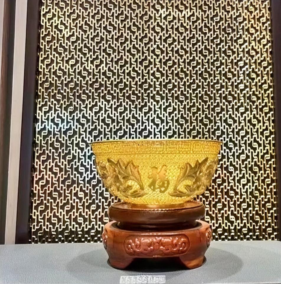 一晚省5万！周大福年内第三次涨价，武汉人抢疯了
12月19日周大福迎年内第三次调