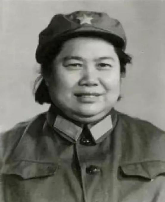 1937年冬天，被抓的女红军吴富莲躺了三天牢房，半夜忽然嚼断了根钢针。狱卒进来时