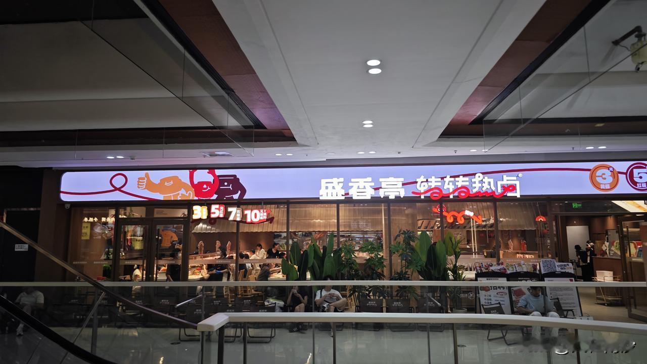 你敢信，晚上9点半了，南沙盛香亭首店这个时候店里竟然还有这么多人在吃的不亦乐乎！