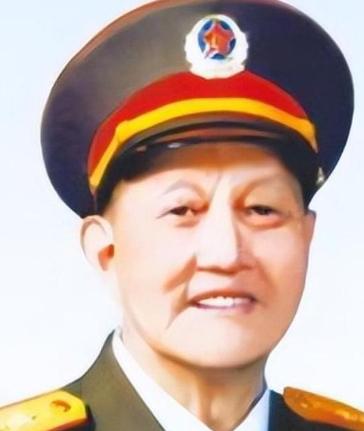 1936年，洪学智看上了女兵张文，张文却嫌弃他满脸麻子，就在这时，张文的二哥说了