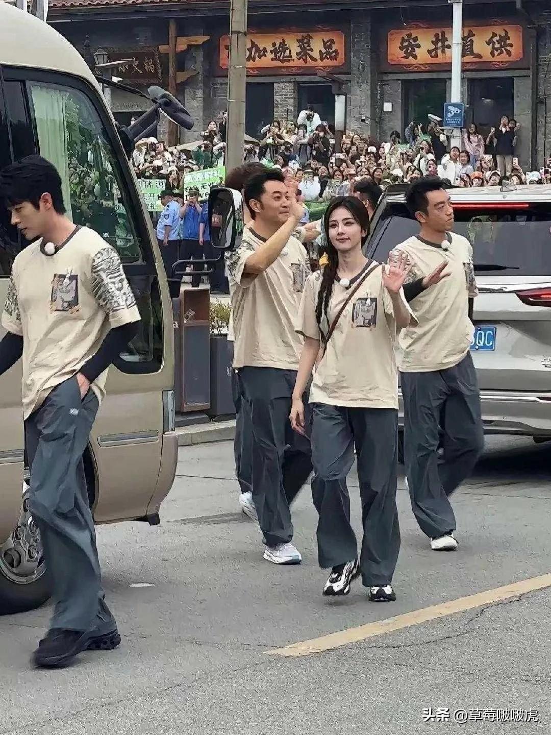 不得不说，女神虽然个子不高，但是气质真好！