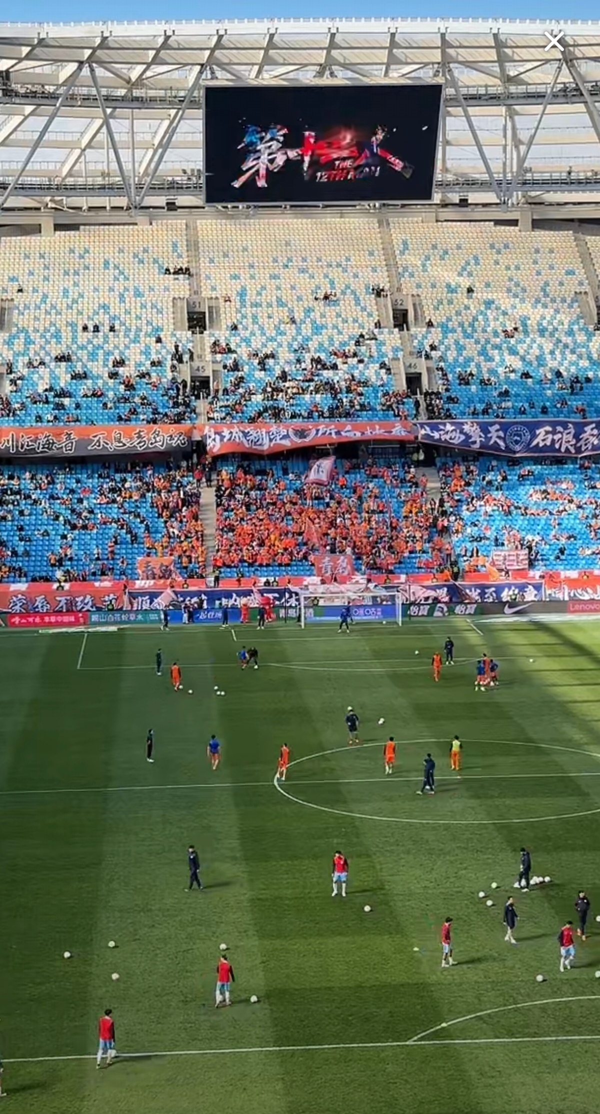 三轮连败的青岛海牛主场迎战三轮不败的河南队。比赛马上开始，通过直播来看，青春足球